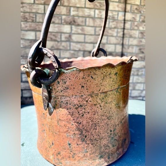 Late Victorian Hand-Hammered Copper Cauldron Pot - Picture 2 of 8